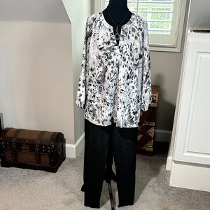 Sioni Monochrome Abstract Blouse